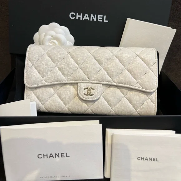 ** sold** Authentic Chanel Caviar wallet - Picture 1 of 8